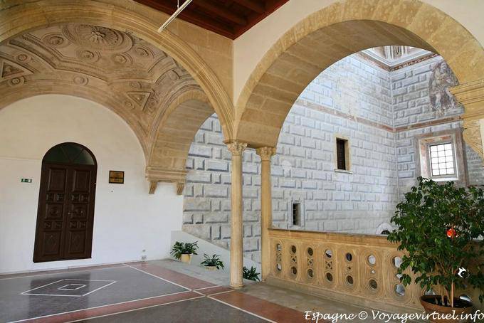 Úbeda, la arquitectura interior del Hospital de Santiago - España