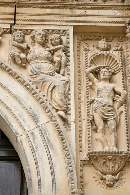 Úbeda detalle en el lado de una puerta - España