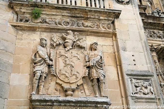 Úbeda izquierda de la puerta principal, Sacra Capilla - España