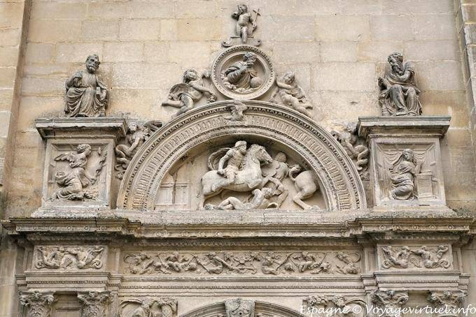 Úbeda, por encima de la puerta lateral, Funeraria del Salvador del Mundo - España