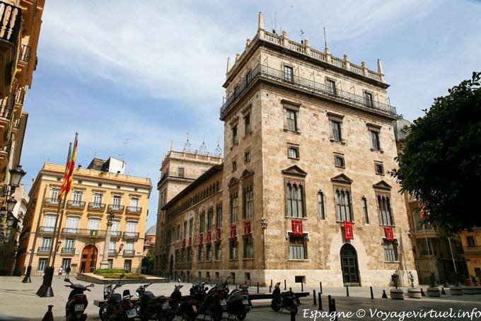 Valencia, Palacio de la Generalitat, vista panorámica de la plaza - España