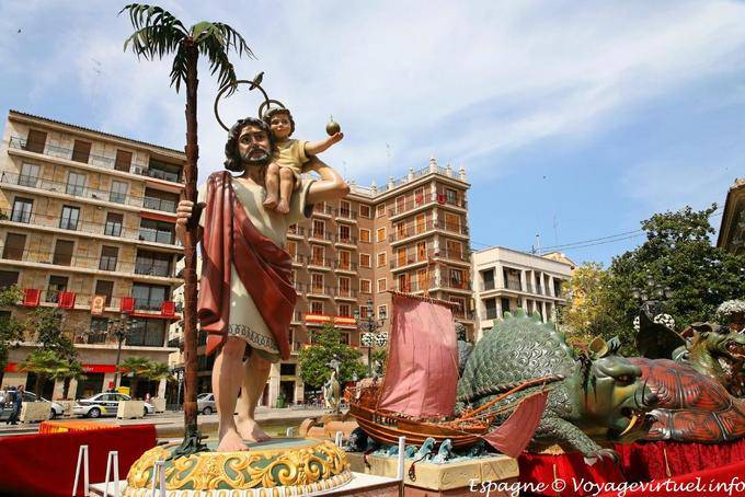 Estatua de color, Plaza de la Virgen, Valencia - España