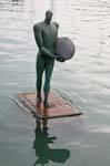 Estatua windsurfista, Paseo Conde Vallellano, Alicante, España.