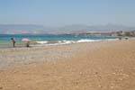 Costa Calida, playa con sombrillas, España.