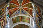 Madrid, catedral, de exuberantes colores (S. María de la Almudena), España.