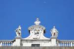 Madrid, Palacio Real, los aviones en el cielo, España.