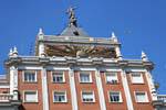 Madrid, Plaza de España, ladrillos y UFO, España.