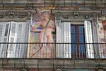 Madrid, Plaza Mayor, un hombre con un arco, España.