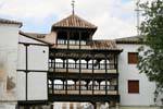 Tembleque, entrada Plaza Mayor, España.