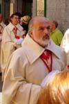 Los miembros de la Hermandad procesión en Toledo, España.