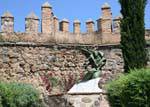 Toledo, escultura fuera de las murallas, España.