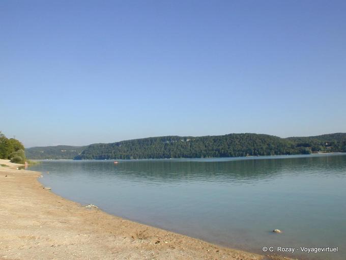 Otra vista del Lago de Chalain, Jura, Francia