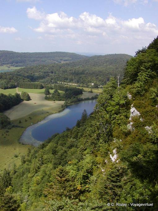 Le Petit Maclu visto Belvedere 4 lagos, Jura, Francia