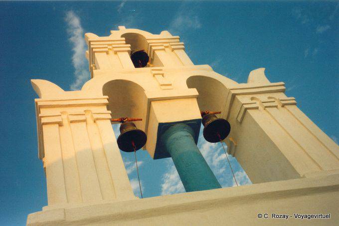 Una de las torres de la aldea de Anafi - Grecia