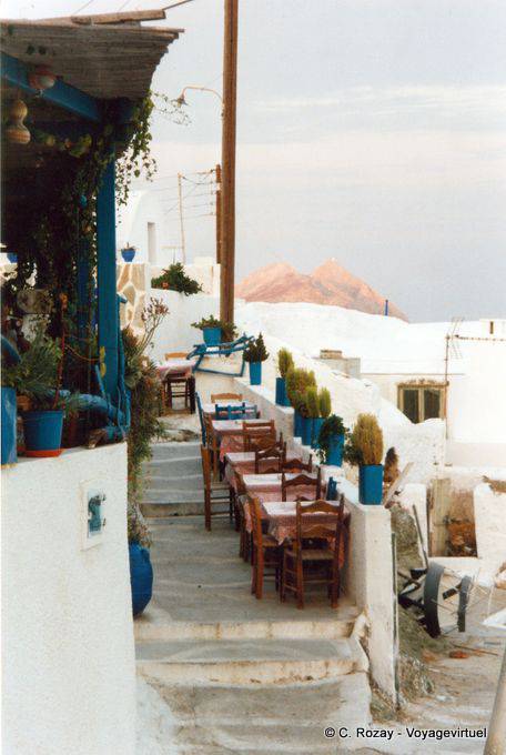 Terraza restaurante en Chora, Anafi - Grecia
