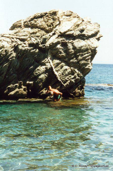 La pesca de erizos de mar en la roca, Anafi (Ανάφη) - Grecia