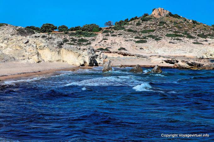Mar de colores y rock Mytakas Milos - Grecia