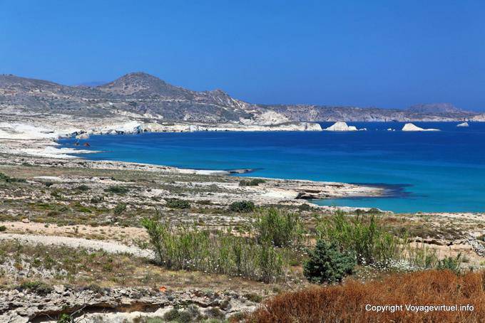 Panorama hacia Sarakikiko desde Mytakas Milos - Grecia