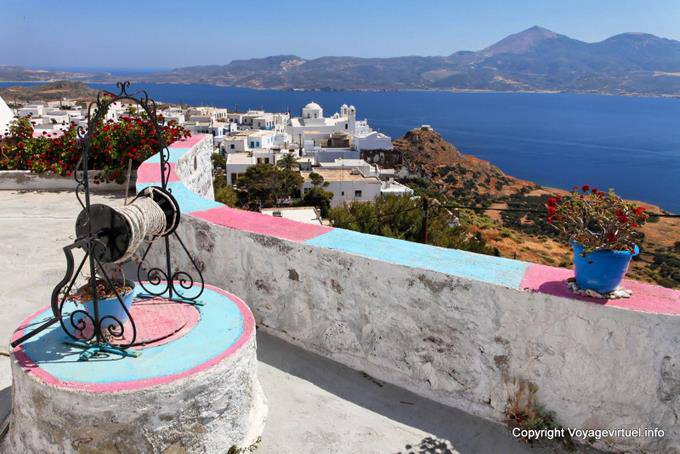 Milos, Plaka, rosa y azul pozos - Grecia