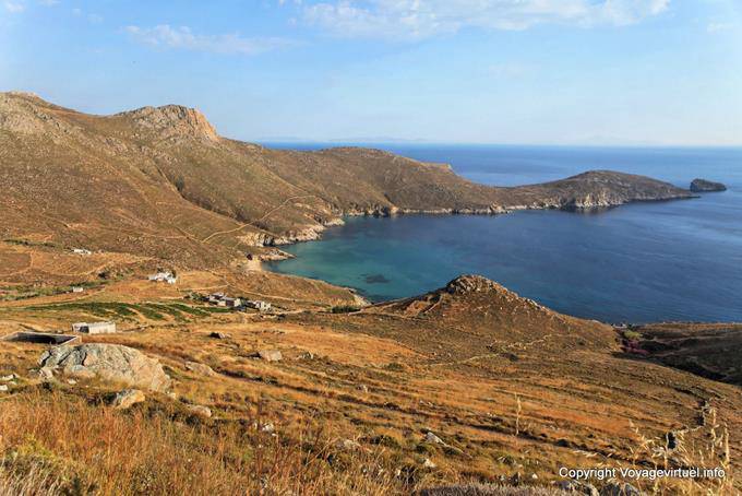 Serifos, Kalo Ambeli, vistas a la bahía - Grecia