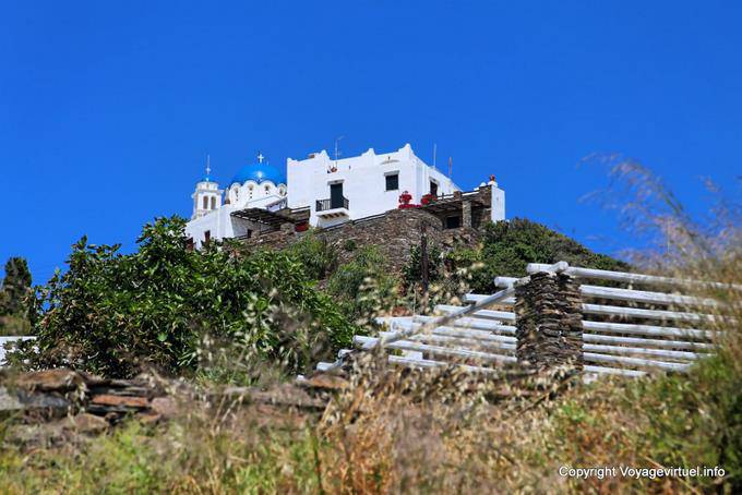 Sifnos, Artemonas, iglesia en la colina - Grecia