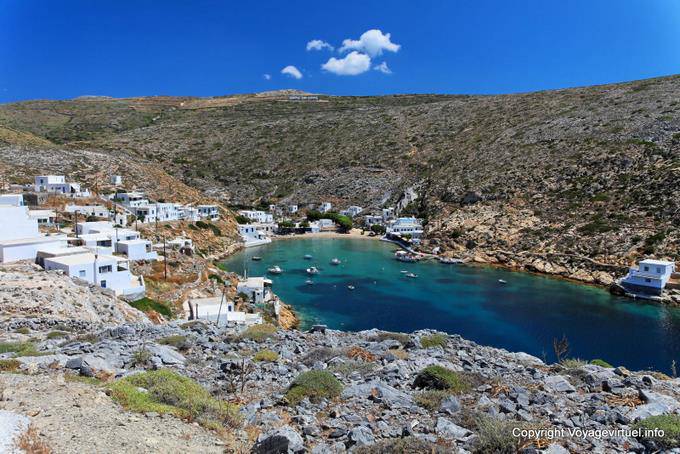 Sifnos, Faros, vista panorámica de la cala - Grecia