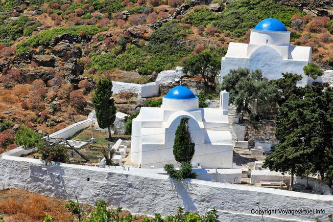 Sifnos, Kastro, Chryssostomos, la iglesia y el cementerio - Grecia