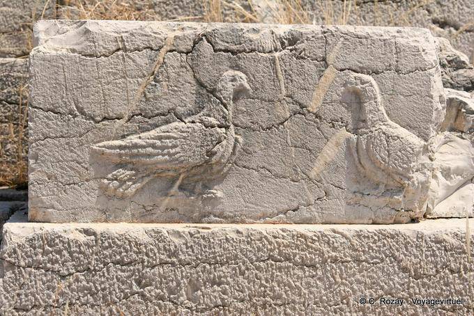 Colombes esculpida IREO - Grecia