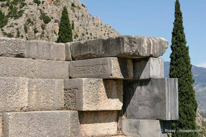 Pila estructurado, Delphi - Grecia