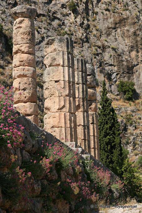 Las columnas del templo del oráculo de Apolo, Delphi - Grecia