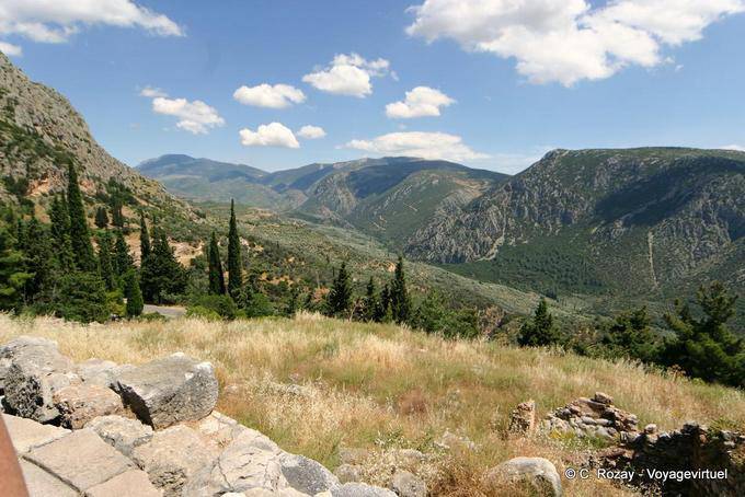Panorama de las montañas de los alrededores, Delphi - Grecia