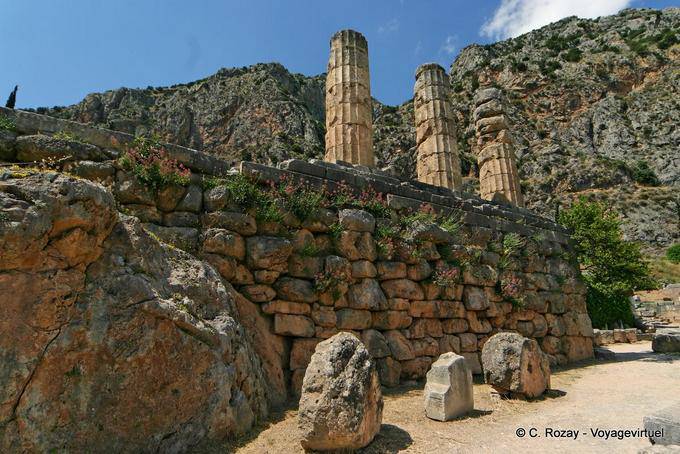 Pórtico de los Atenienses, Delphi - Grecia