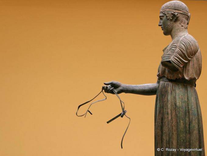 Estatua tamaño Auriga de un auriga, Delphi Museum - Grecia