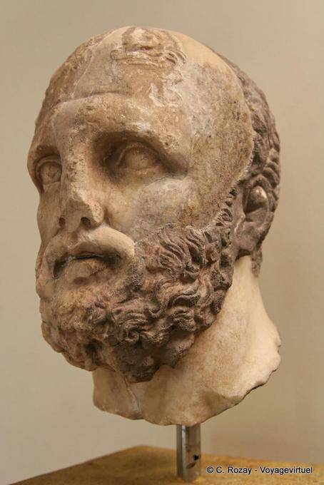 Busto de la nariz rota, Museo Arqueológico de Delfos - Grecia