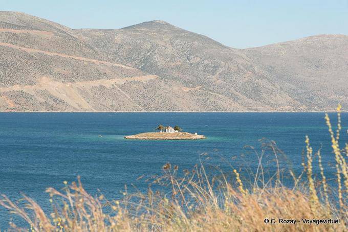 Islet Kolpos Iteas, Galaxidi - Grecia