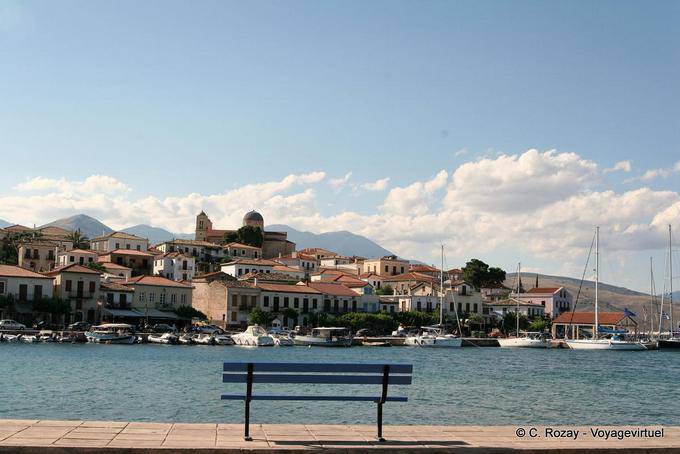 Frente al pueblo de Galaxidi - Grecia