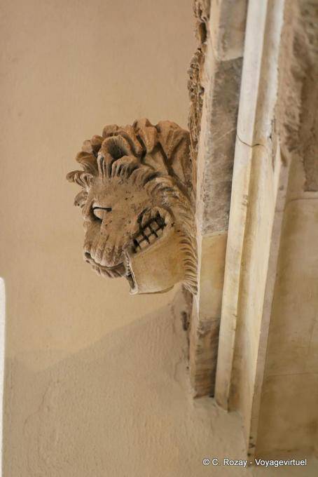 Cabeza de león tallado Epidauro Museo - Grecia