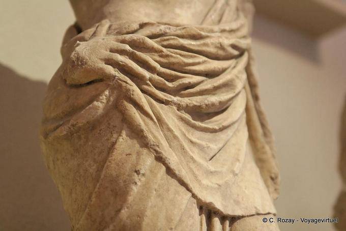 Mano y drapeado escultura taparrabos, Museo de Epidauro - Grecia