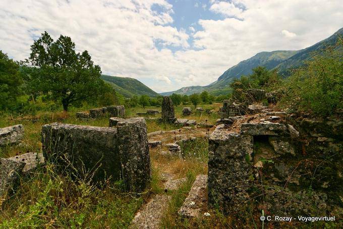 Dodonaios santuario de Zeus y Templo de Dione, Dodona - Grecia