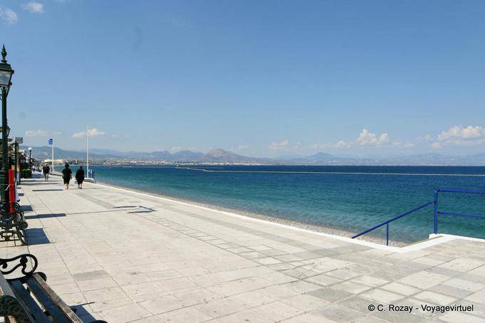 Camine playa Loutraki - Grecia