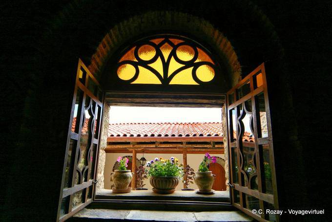 Abra la ventana del Monasterio de la Transfiguración, Meteora - Grecia