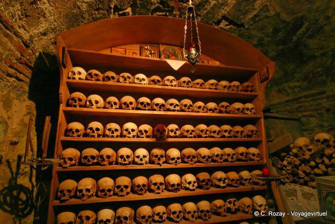 Monjes Osario Metamorfosis Monasterio Sotiros, Meteora - Grecia