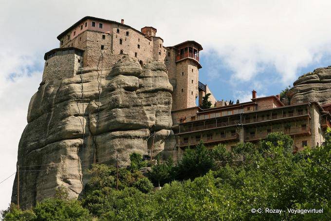 Roussanou capilla transformada en un convento en 1545, Meteora - Grecia