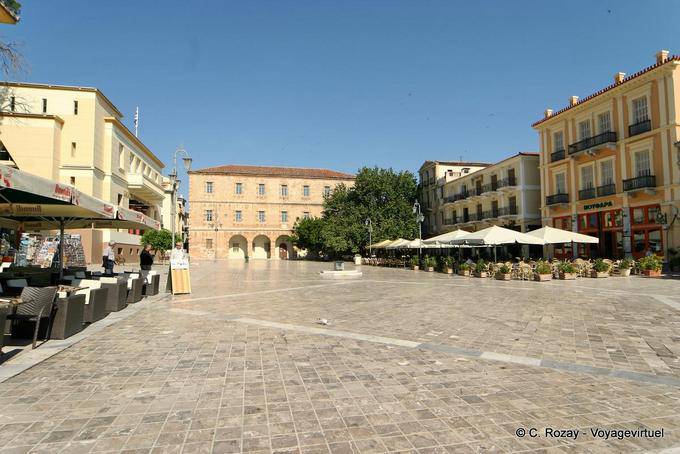 Plaza de la Constitución o plátanos, Nafplion - Grecia