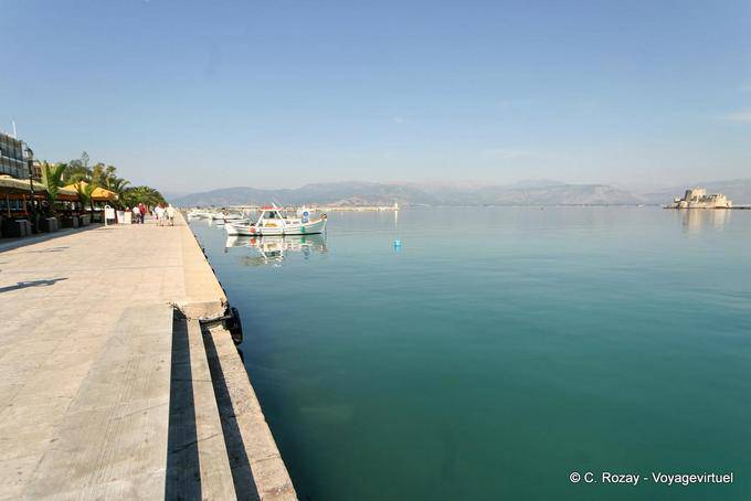 Caminar en los muelles, Nafplion - Grecia
