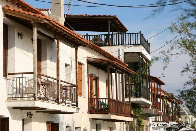 Casas en una calle Afissos (Notio Pelión) - Grecia