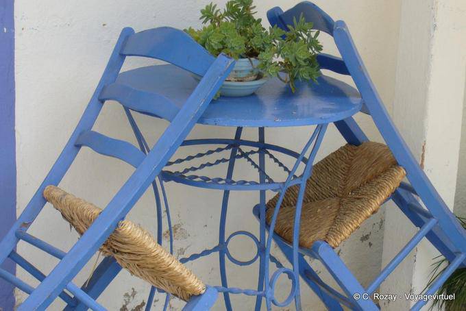 Mesa y sillas tradicional griega, Trikeri, Agia Kyriaki - Grecia