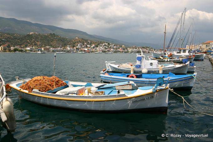 Los barcos de pesca a Galatas, Poros - Grecia