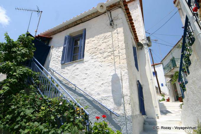 Casa en ascender las alturas de la ciudad, Poros - Grecia