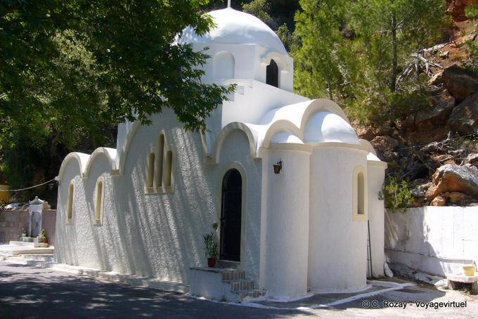 Capilla junto al monasterio Pigi Zoodochou, Poros - Grecia